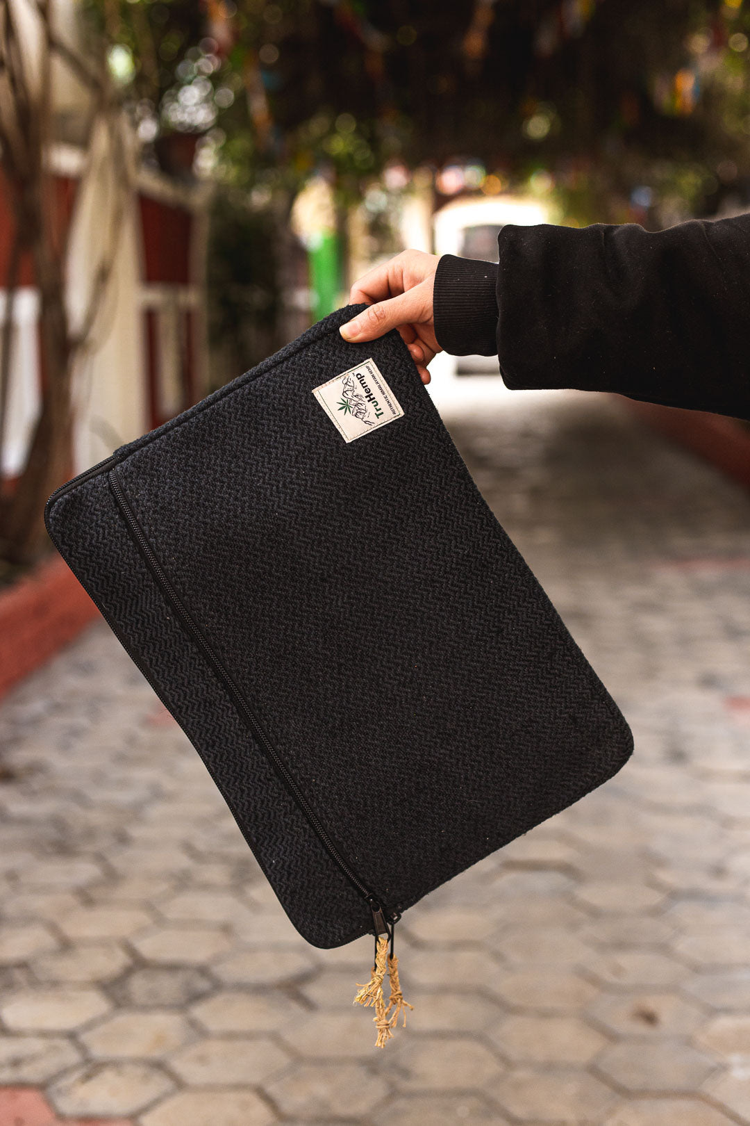 Linear Hemp Laptop Sleeve - Black